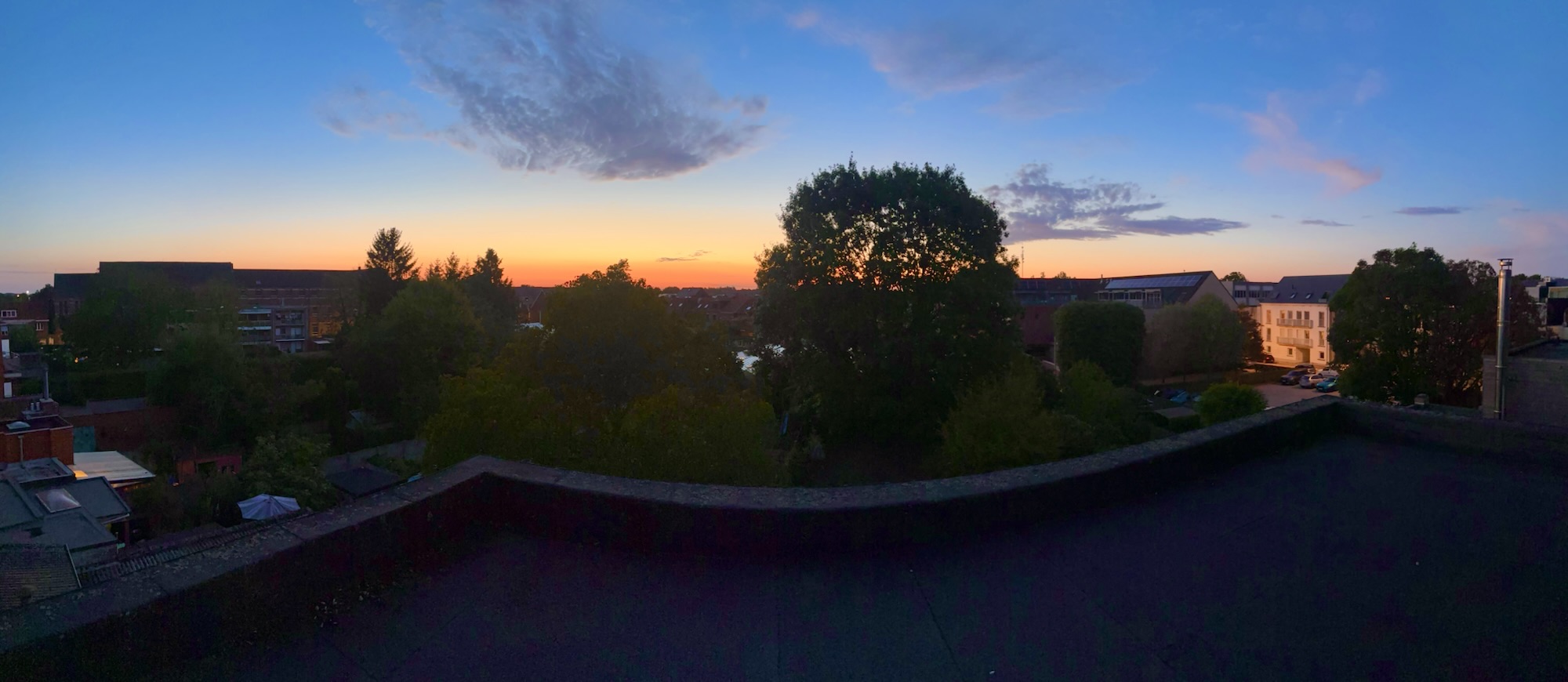 Beyond the frame: the last rays of sunlight.